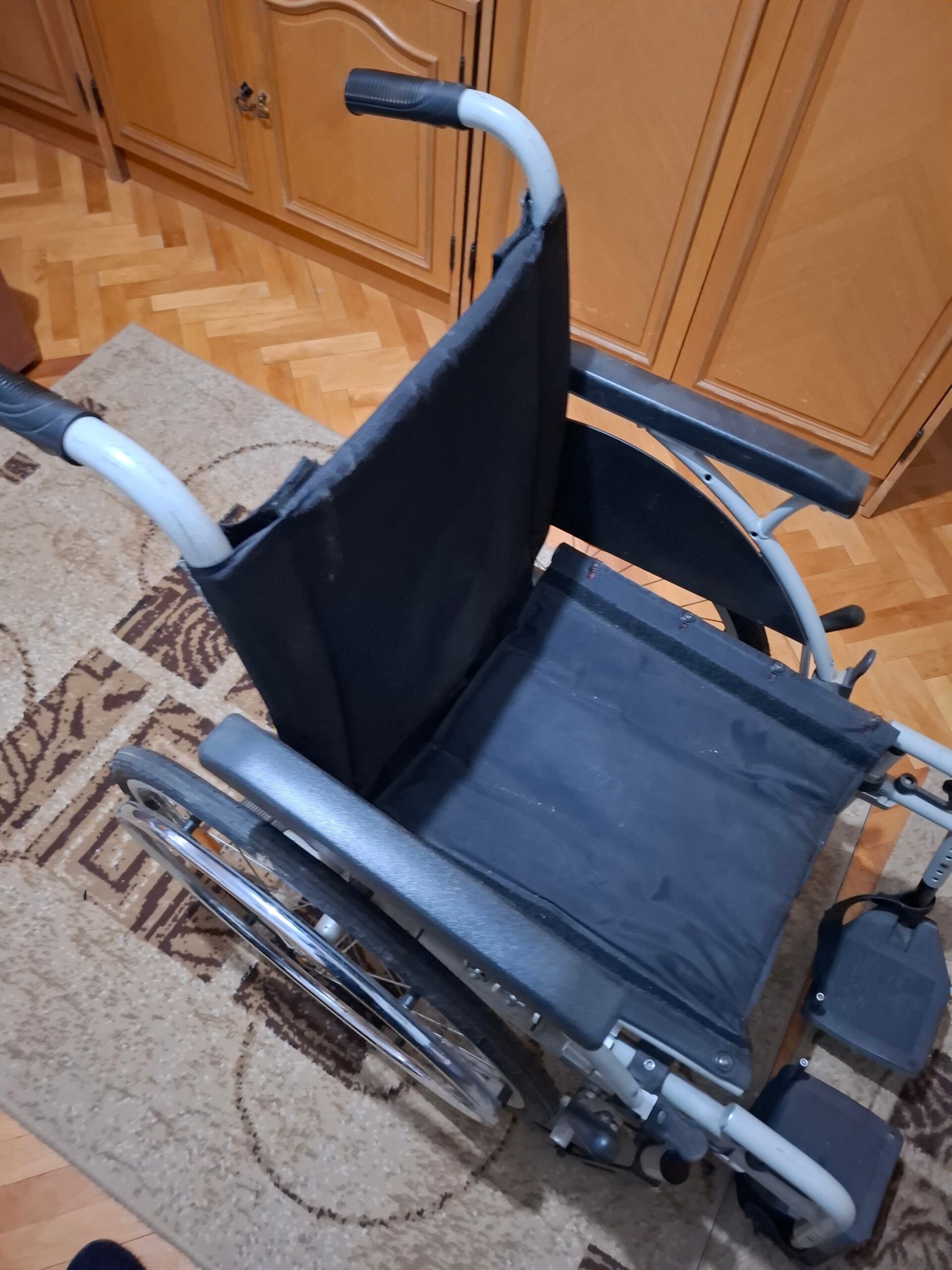 Obicna invalidska kolica