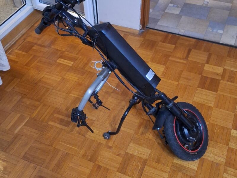 Električni motorić za invalidska kolica