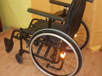 Laka invalidska kolica