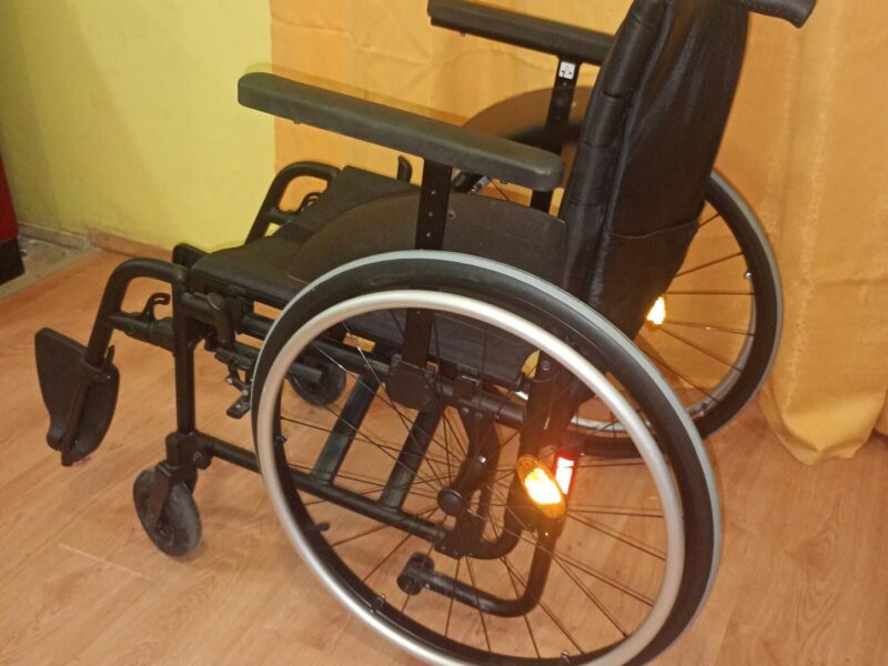 Laka invalidska kolica