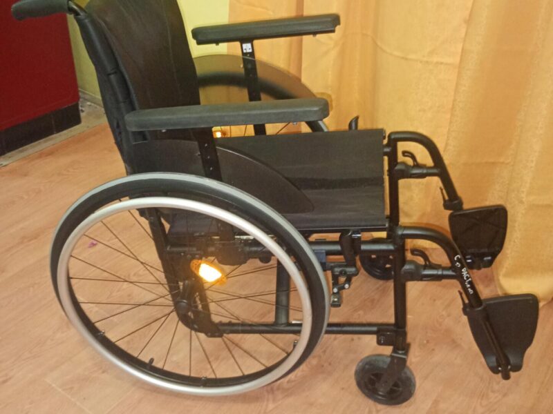 Laka invalidska kolica