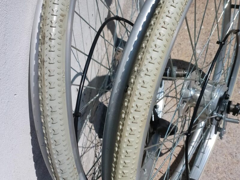 tckovi 24x1 puna guma