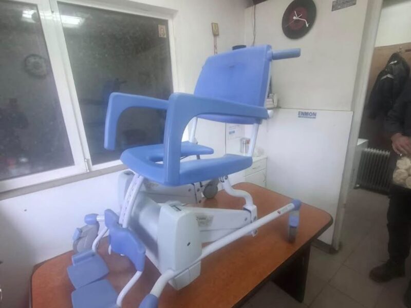 Reflex Tus-Toalet stolica za negu pacijenata