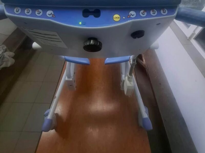 Reflex Tus-Toalet stolica za negu pacijenata