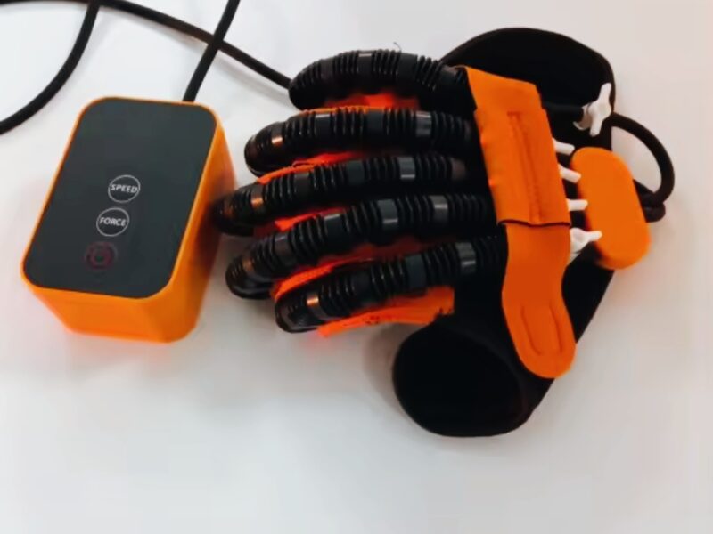 Robotska rukavica za razvoj motorike šake