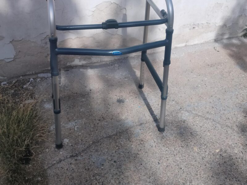 invacare-hodalica sa 4 oslonca