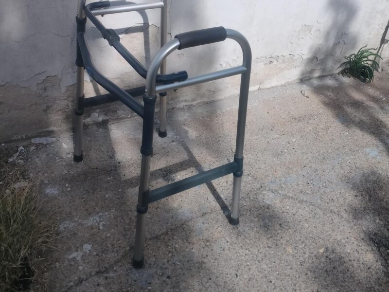 invacare-hodalica sa 4 oslonca